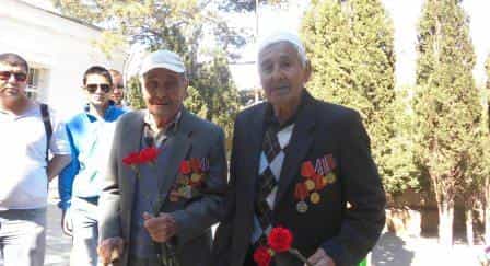 Ветераны войны узники нацистских лагерей Мубин ака Эминов и Решат ака Ибрагимов