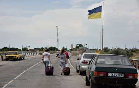 Украинские пограничники умышленно задерживают транспортный поток по направлению к границе с Крымом