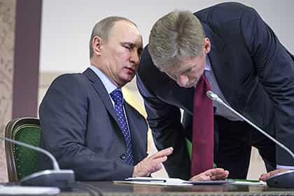 Президент России Владимир Путин и пресс-секретарь Дмитрий Песков