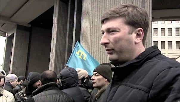 Заур Смирнов на антироссийской акции Меджлиса у здания Верховного совета АРК 26 февраля 2014 года